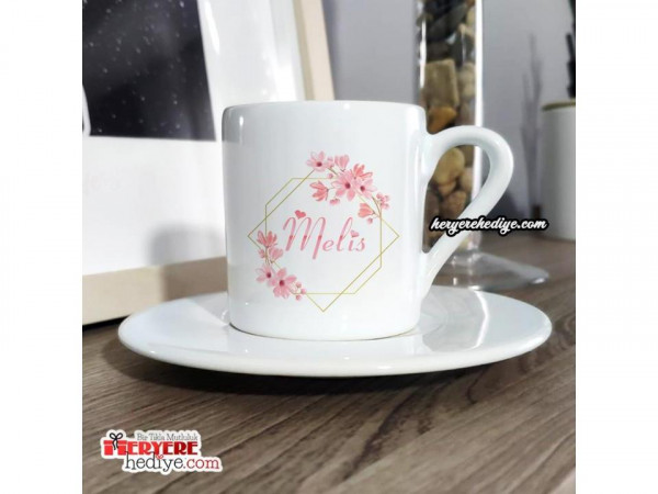 Kişiye özel pembe çiçekli kahve fincanı