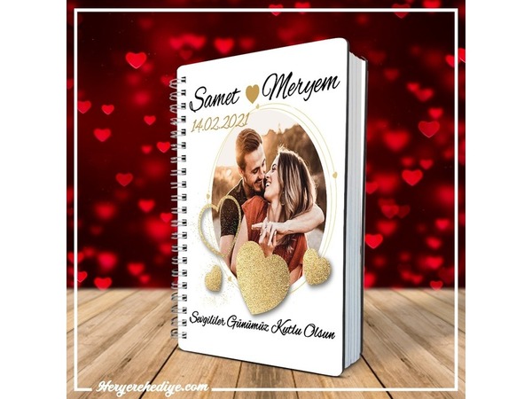 Sevgiliye Hediye Altın Sarısı Kalpli Fotoğraflı Defter